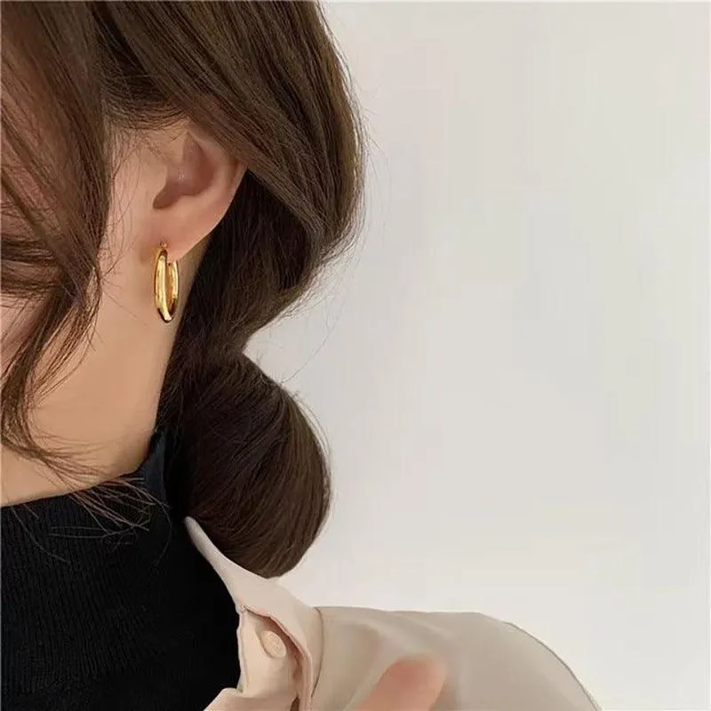 Timeless Gold Hoop Earrings – Sleek and Modern Design for Everyday Elegance